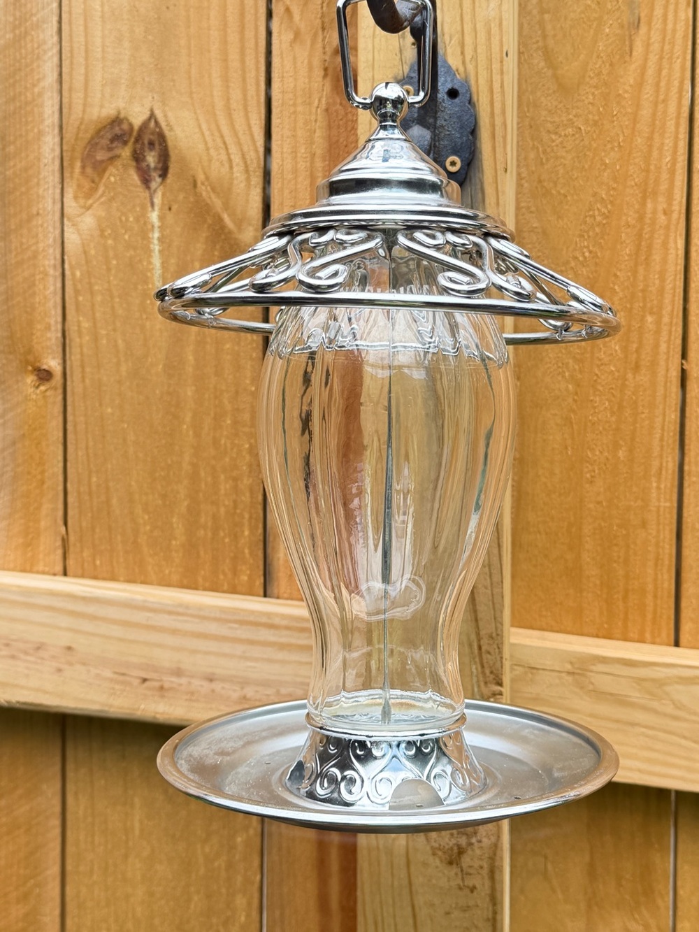 ⭐ Vintage‑Style Glass & Metal Hanging Bird Feeder — Ornate Scrollwork